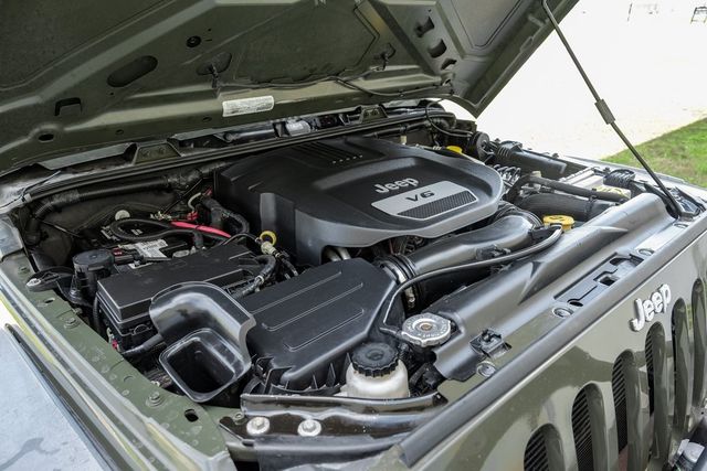 2015 Jeep Wrangler Unlimited Sport Connectivity Group Freedom Top 3PC Hardtop 2015 Jeep Wrangler Unlimited Sport Connectivity Group Freedom Top 3PC Hardtop