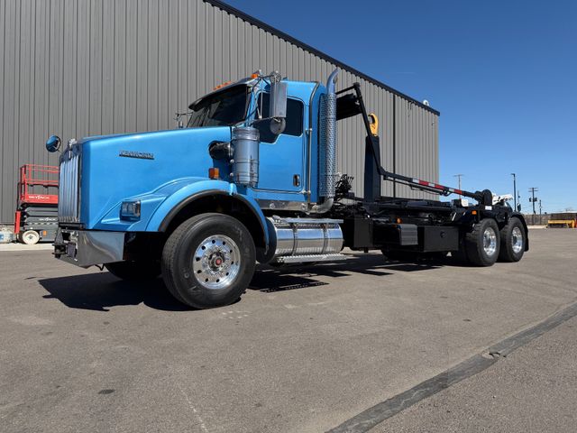 2015 Kenworth T800 Hooklift Truck 