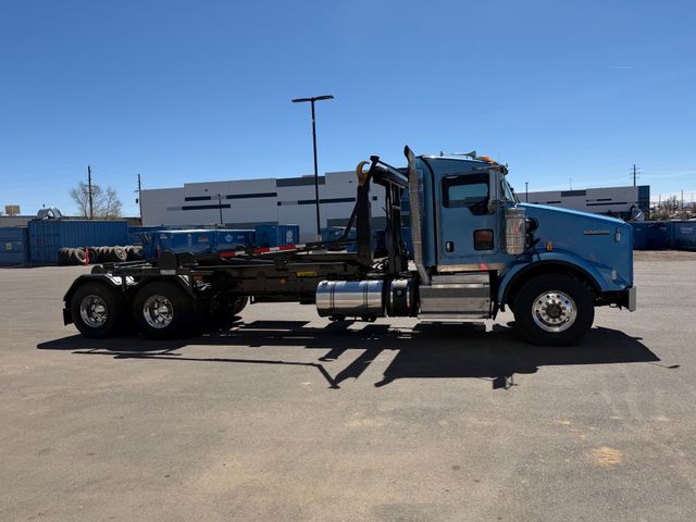 2015 Kenworth T800 Hooklift Truck 