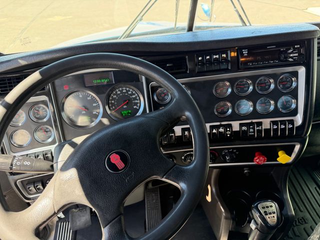 2015 Kenworth T800 Hooklift Truck 