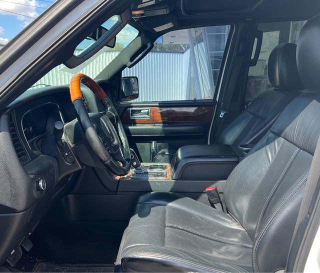 2015 Lincoln Navigator Base