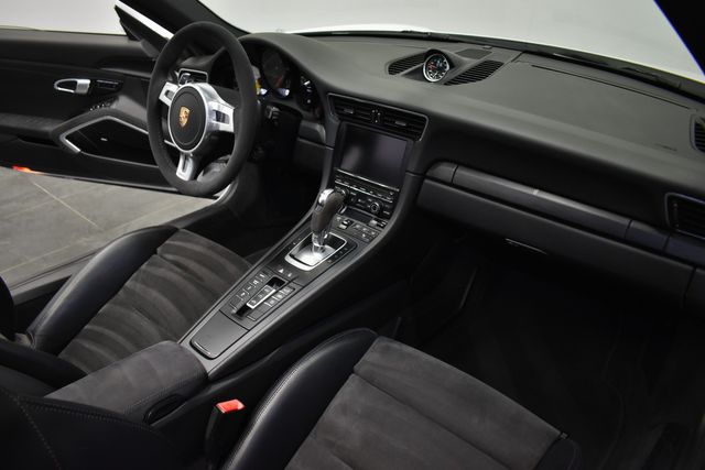 2015 Porsche 911 Carrera 4 GTS 2015 Porsche 911 Carrera 4 GTS