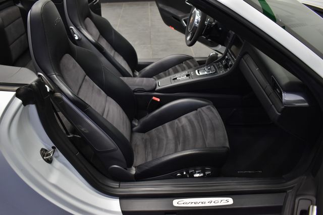 2015 Porsche 911 Carrera 4 GTS