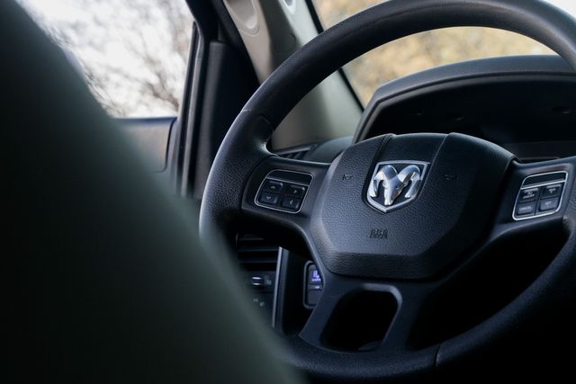 2015 Ram 3500 Tradesman CREW CAB SRW 4X4 / CLEAN CARFAX | Austin, TX | Rocky Mountain Truck Stop Austin