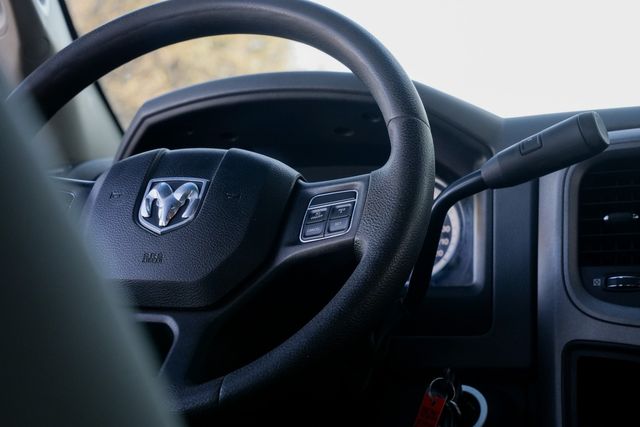 2015 Ram 3500 Tradesman CREW CAB SRW 4X4 / CLEAN CARFAX | Austin, TX | Rocky Mountain Truck Stop Austin