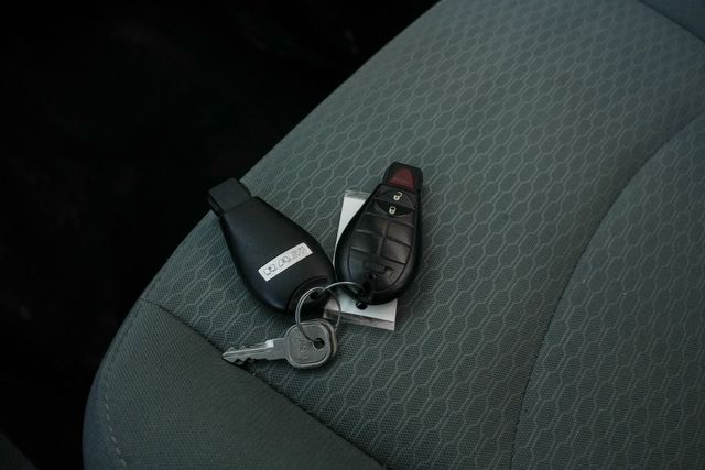 2015 Ram 3500 Tradesman CREW CAB SRW 4X4 / CLEAN CARFAX | Austin, TX | Rocky Mountain Truck Stop Austin