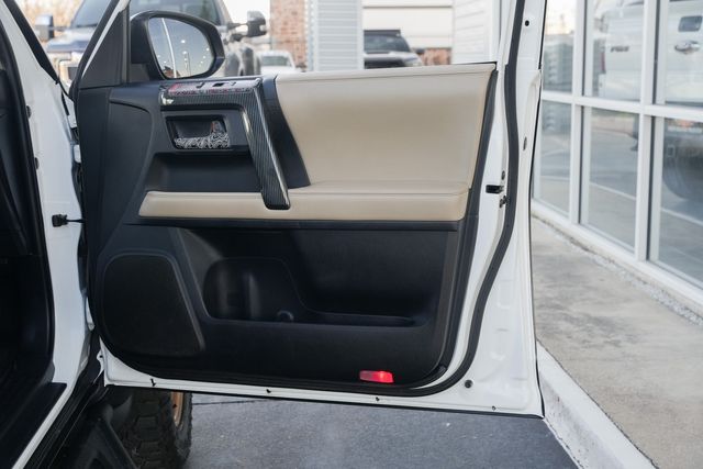 2015 Toyota 4Runner SR5 W/ UPGRADES / CLEAN CARFAX | Austin, TX | Rocky Mountain Truck Stop Austin