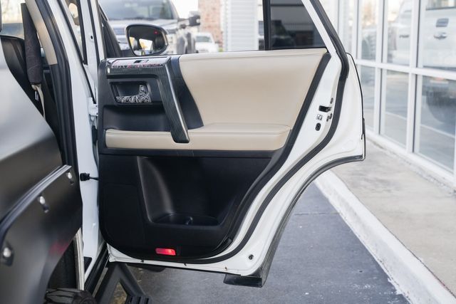 2015 Toyota 4Runner SR5 W/ UPGRADES / CLEAN CARFAX | Austin, TX | Rocky Mountain Truck Stop Austin 2015 Toyota 4Runner SR5 W/ UPGRADES / CLEAN CARFAX | Austin, TX | Rocky Mountain Truck Stop Austin