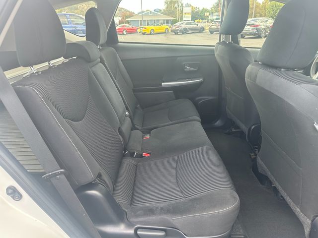 2015 Toyota Prius v Three | Ashland, OR | Ashland Motor Company 2015 Toyota Prius v Three | Ashland, OR | Ashland Motor Company