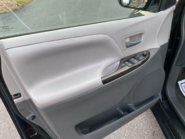 2015 Toyota Sienna XLE Premium 8-Passenger | Ephrata, PA | Pine Tree Motors 2015 Toyota Sienna XLE Premium 8-Passenger | Ephrata, PA | Pine Tree Motors