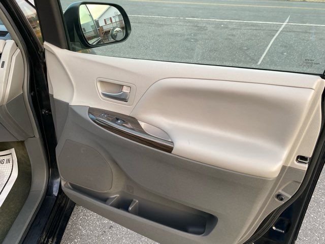 2015 Toyota Sienna XLE Premium 8-Passenger | Ephrata, PA | Pine Tree Motors 2015 Toyota Sienna XLE Premium 8-Passenger | Ephrata, PA | Pine Tree Motors