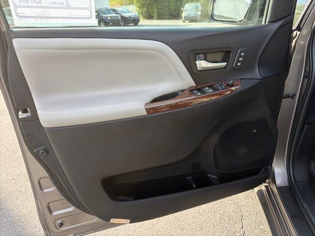 2015 Toyota Sienna XLE Premium 7-Passenger