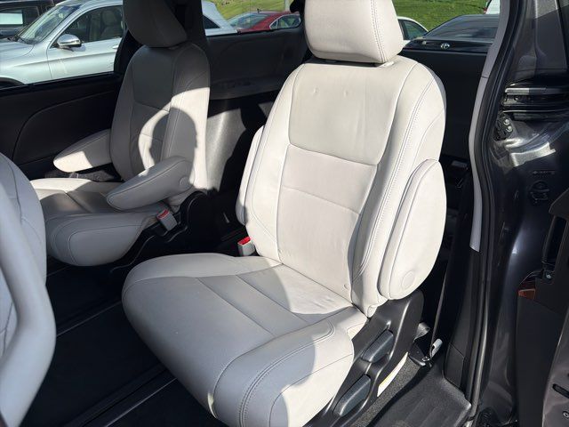 2015 Toyota Sienna XLE Premium 7-Passenger