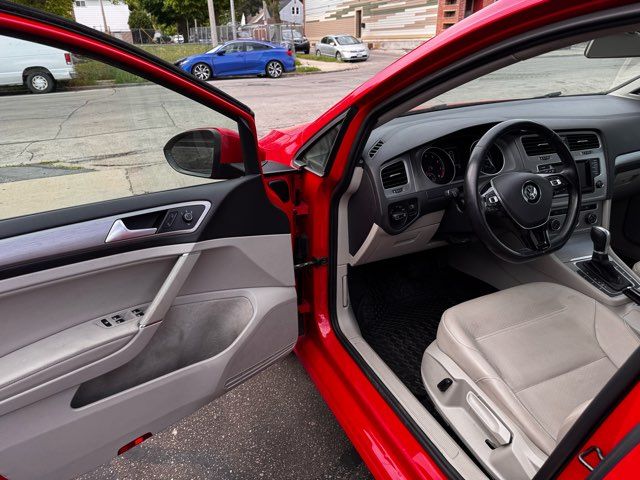 2015 Volkswagen Golf TSI SE