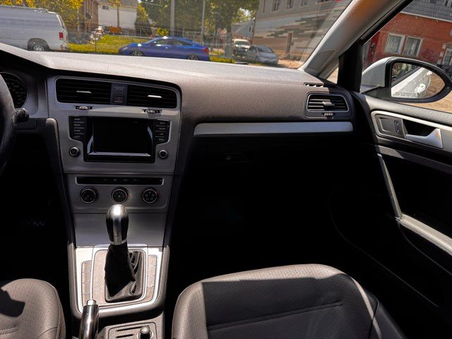2015 Volkswagen Golf TSI S
