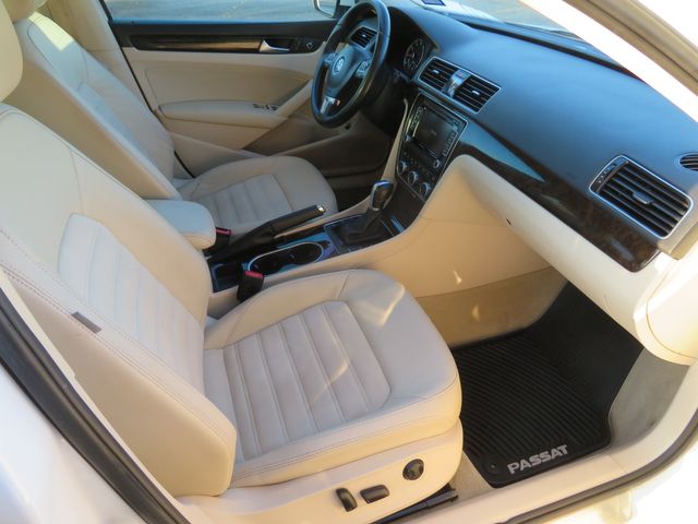 2015 Volkswagen Passat 3.6L V6 SEL Premium
