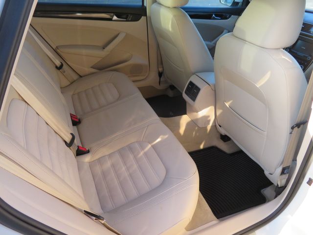 2015 Volkswagen Passat 3.6L V6 SEL Premium