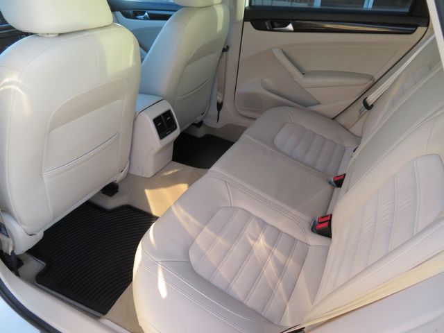 2015 Volkswagen Passat 3.6L V6 SEL Premium