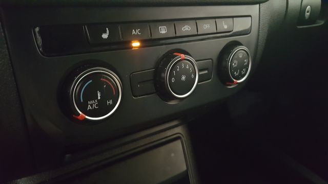 2015 Volkswagen Tiguan SE | Carrollton, TX | Legend Motorcars of Carrollton 2015 Volkswagen Tiguan SE | Carrollton, TX | Legend Motorcars of Carrollton