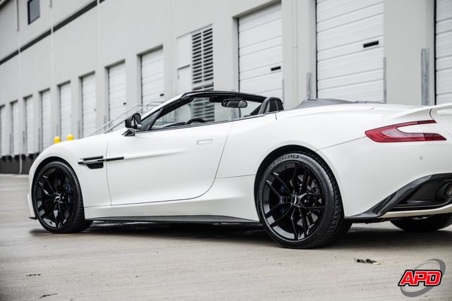 2016 Aston Martin Vanquish Carbon Edition Volante 2016 Aston Martin Vanquish Carbon Edition Volante