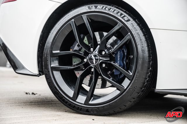 2016 Aston Martin Vanquish Carbon Edition Volante 2016 Aston Martin Vanquish Carbon Edition Volante