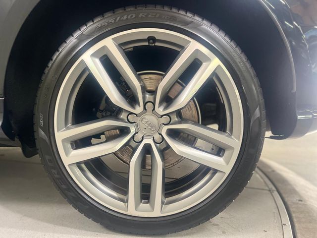 2016 Audi SQ5 3.0T quattro Premium Plus | Burbank, California | MDK International 2016 Audi SQ5 3.0T quattro Premium Plus | Burbank, California | MDK International