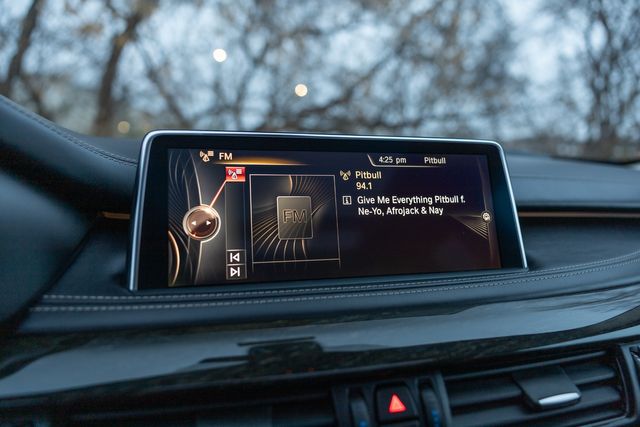 2016 BMW X5 xDrive50i w/ Heated &amp; Cooled Seats, Blind Spot, Head-Up Display