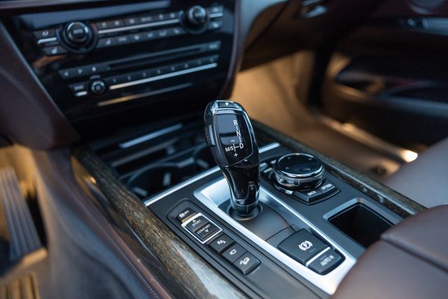 2016 BMW X5 xDrive50i w/ Heated &amp; Cooled Seats, Blind Spot, Head-Up Display