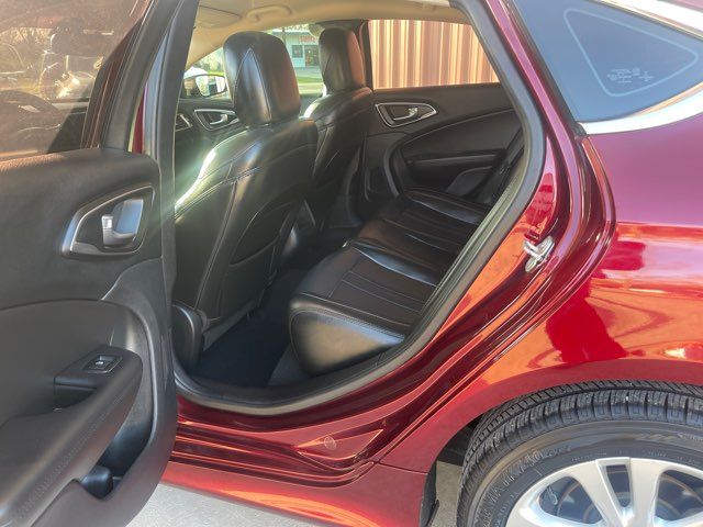 2016 Chrysler 200 Limited 