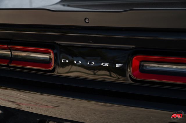 2016 Dodge Challenger R/T Shaker