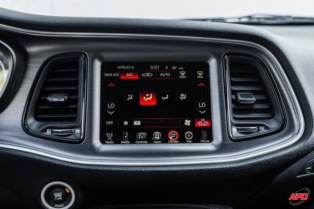 2016 Dodge Challenger R/T Shaker