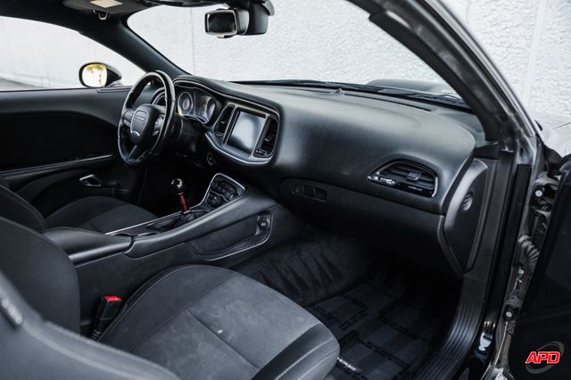 2016 Dodge Challenger R/T Shaker