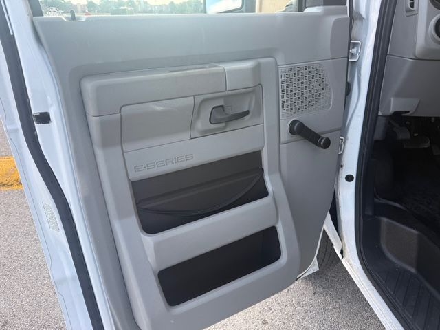 2016 Ford E-Series E-350 SD BOX TRUCK W/ LIFTGATE | Corpus Christi, TX | Discount Motor Company 2016 Ford E-Series E-350 SD BOX TRUCK W/ LIFTGATE | Corpus Christi, TX | Discount Motor Company