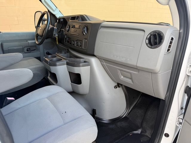 2016 Ford E-Series E-350 SD BOX TRUCK W/ LIFTGATE | Corpus Christi, TX | Discount Motor Company 2016 Ford E-Series E-350 SD BOX TRUCK W/ LIFTGATE | Corpus Christi, TX | Discount Motor Company