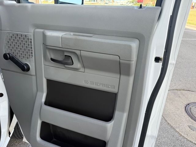 2016 Ford E-Series E-350 SD BOX TRUCK W/ LIFTGATE | Corpus Christi, TX | Discount Motor Company 2016 Ford E-Series E-350 SD BOX TRUCK W/ LIFTGATE | Corpus Christi, TX | Discount Motor Company