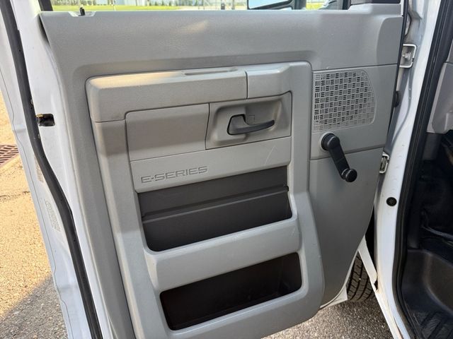 2016 Ford ECONOLINE E350 15FT Box LIFTGATE V8 | Canton, Ohio | Ohio Auto Warehouse LLC 2016 Ford ECONOLINE E350 15FT Box LIFTGATE V8 | Canton, Ohio | Ohio Auto Warehouse LLC