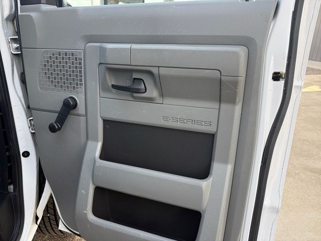 2016 Ford ECONOLINE E350 15FT Box LIFTGATE V8 | Canton, Ohio | Ohio Auto Warehouse LLC
