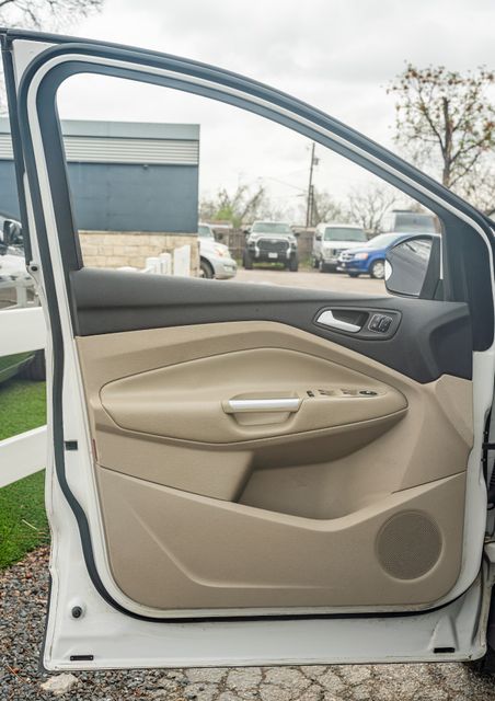 2016 Ford Escape Titanium 2.0L ECOBOOST / TECH PKG / FWD / 5 PASS | Austin, TX | Rocky Mountain Truck Stop Austin