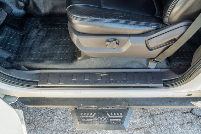 2016 Ford F-250 Super Duty XLT CREW CAB 4X4 FLAT BED / CLEAN CARFAX | Austin, TX | Rocky Mountain Truck Stop Austin 2016 Ford F-250 Super Duty XLT CREW CAB 4X4 FLAT BED / CLEAN CARFAX | Austin, TX | Rocky Mountain Truck Stop Austin