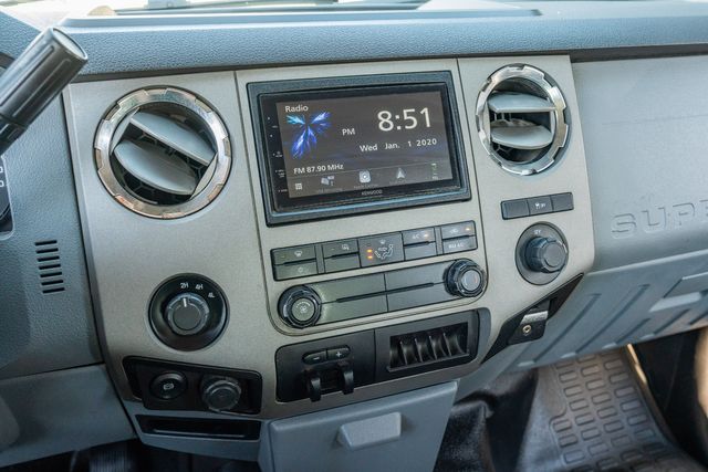 2016 Ford F-250 Super Duty XLT CREW CAB 4X4 FLAT BED / CLEAN CARFAX | Austin, TX | Rocky Mountain Truck Stop Austin