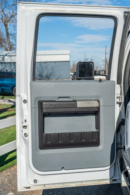 2016 Ford F-250 Super Duty XLT CREW CAB 4X4 FLAT BED / CLEAN CARFAX | Austin, TX | Rocky Mountain Truck Stop Austin