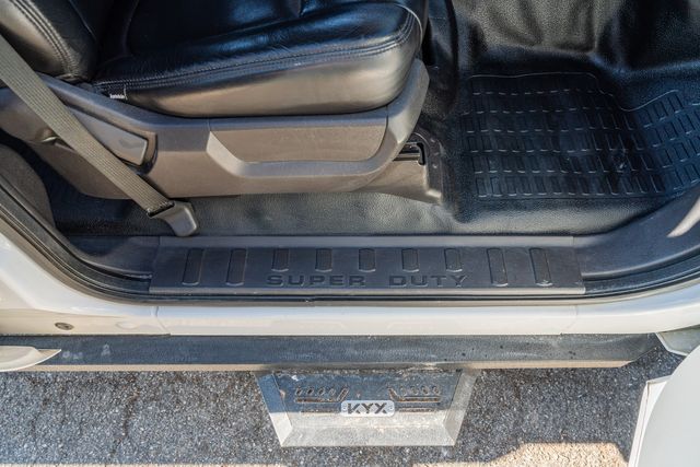 2016 Ford F-250 Super Duty XLT CREW CAB 4X4 FLAT BED / CLEAN CARFAX | Austin, TX | Rocky Mountain Truck Stop Austin