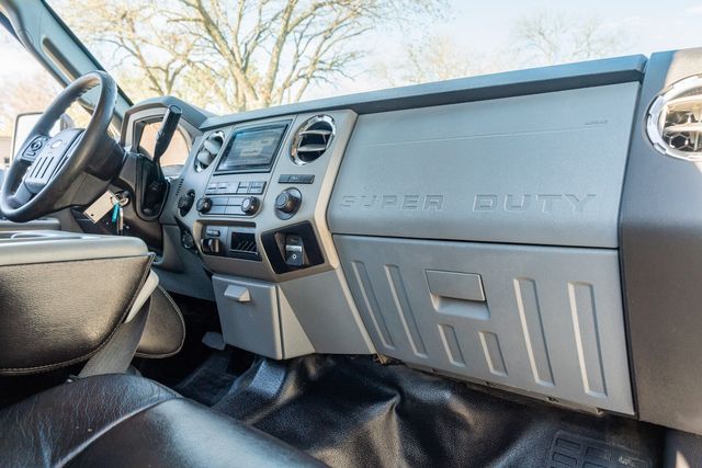 2016 Ford F-250 Super Duty XLT CREW CAB 4X4 FLAT BED / CLEAN CARFAX | Austin, TX | Rocky Mountain Truck Stop Austin