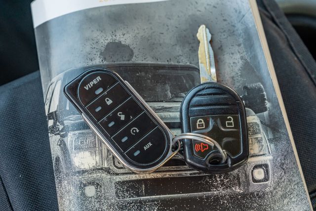 2016 Ford F-250 Super Duty XLT CREW CAB 4X4 FLAT BED / CLEAN CARFAX | Austin, TX | Rocky Mountain Truck Stop Austin 2016 Ford F-250 Super Duty XLT CREW CAB 4X4 FLAT BED / CLEAN CARFAX | Austin, TX | Rocky Mountain Truck Stop Austin