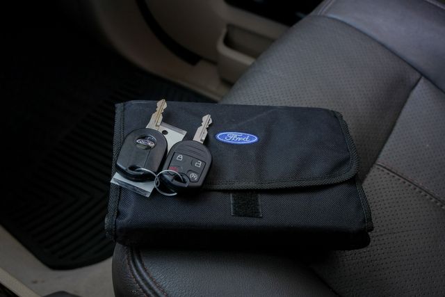 2016 Ford F-250 Super Duty Lariat ULTIMATE FX4 / CLEAN CARFAX 1-OWNER LOADED | Austin, TX | Rocky Mountain Truck Stop Austin 2016 Ford F-250 Super Duty Lariat ULTIMATE FX4 / CLEAN CARFAX 1-OWNER LOADED | Austin, TX | Rocky Mountain Truck Stop Austin