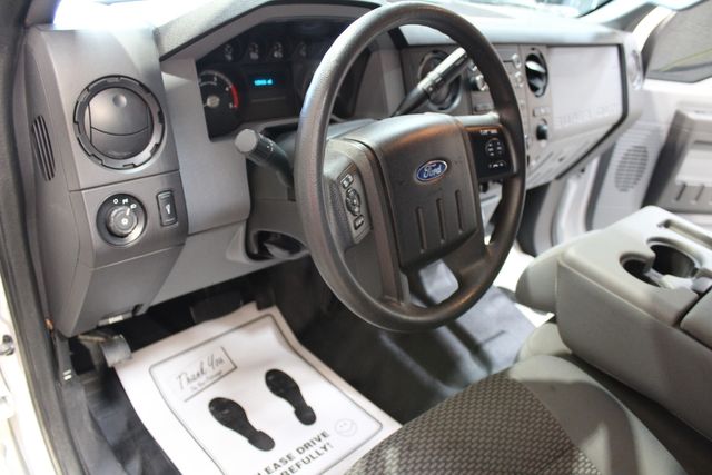2016 Ford Super Duty F-350 Crew Cab Diesel 4x4 Tommy Gate XL | Roscoe, IL | Autoland Outlets 2016 Ford Super Duty F-350 Crew Cab Diesel 4x4 Tommy Gate XL | Roscoe, IL | Autoland Outlets