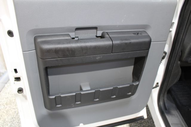 2016 Ford Super Duty F-350 Crew Cab Diesel 4x4 Tommy Gate XL | Roscoe, IL | Autoland Outlets 2016 Ford Super Duty F-350 Crew Cab Diesel 4x4 Tommy Gate XL | Roscoe, IL | Autoland Outlets