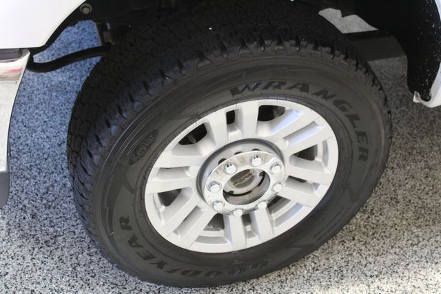 2016 Ford Super Duty F-350 Crew Cab Diesel 4x4 Tommy Gate XL | Roscoe, IL | Autoland Outlets 2016 Ford Super Duty F-350 Crew Cab Diesel 4x4 Tommy Gate XL | Roscoe, IL | Autoland Outlets