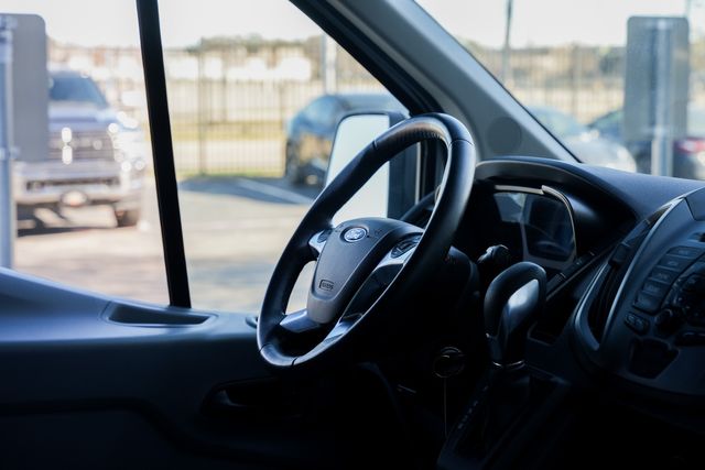 2016 Ford Transit 350 XL 15-PASSENGER / CLEAN CARFAX / LOW MILES | Austin, TX | Rocky Mountain Truck Stop Austin