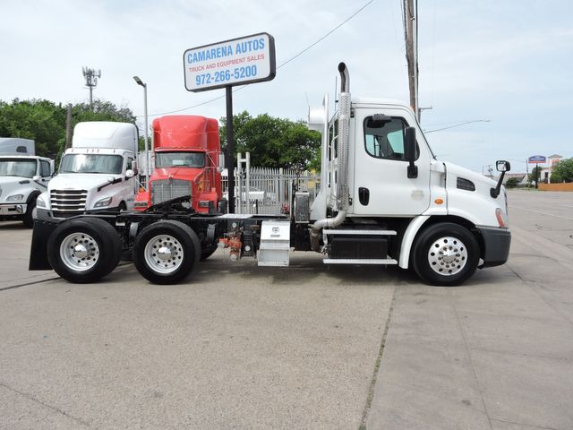 2016 Freightliner CA113 Daycab